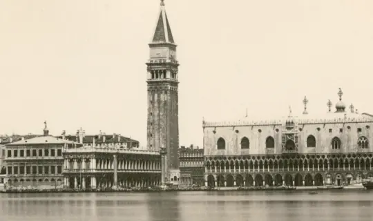 Italy-Carousel Container-03 (1).jpg